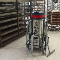 Stalowy giętki wąż do odkurzacza z zestawu piekarniczego BEC