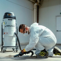 Odkurzacz przemysłowy dwu-silnikowy do pyłów budowlanych z systemem JetClean szlifierki