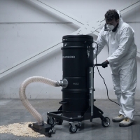 Odkurzacz przemysłowy trzy-silnikowy do dużej ilości pyłu z systemem JetClean ssawa czołowa