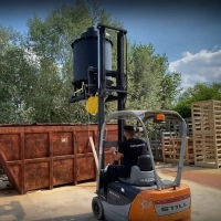 Pre-separator cyklonowy 1300 litrów automatyczny z kieszeniami dla wózka widłowego  wysokośc